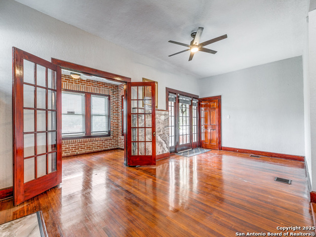 Listing photo id 6 for 1520 Virginia