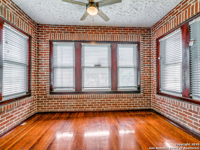 Listing photo id 7 for 1520 Virginia
