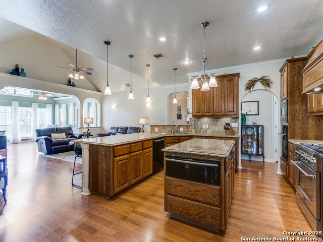 Listing photo id 12 for 6840 Loop 1604 S