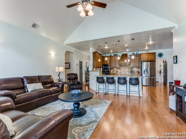Listing photo id 15 for 6840 Loop 1604 S