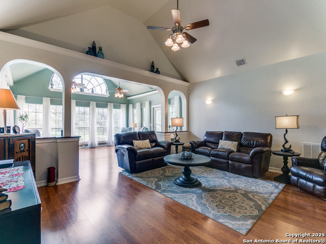 Listing photo id 16 for 6840 Loop 1604 S