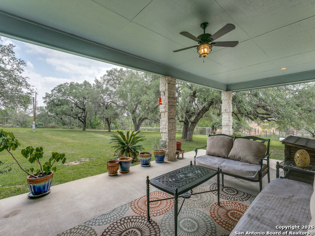 Listing photo id 27 for 6840 Loop 1604 S