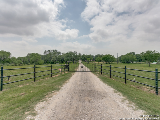 Listing photo id 1 for 6840 Loop 1604 S