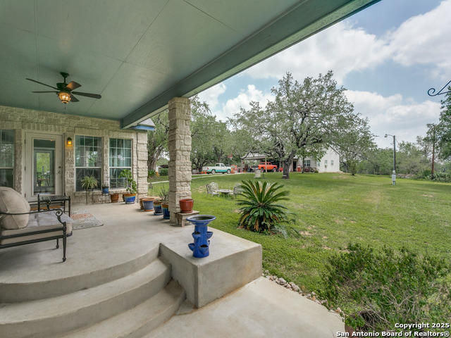 Listing photo id 30 for 6840 Loop 1604 S