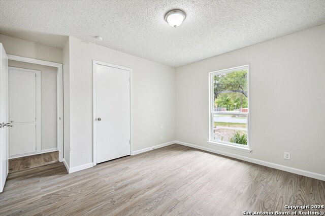 Image 13 of 29 For 11331 Woollcott