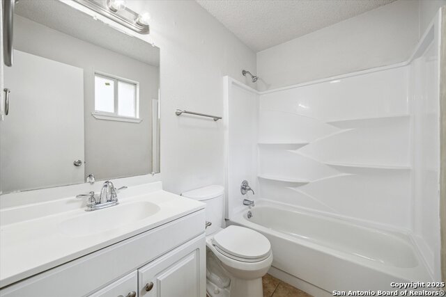 Image 15 of 29 For 11331 Woollcott