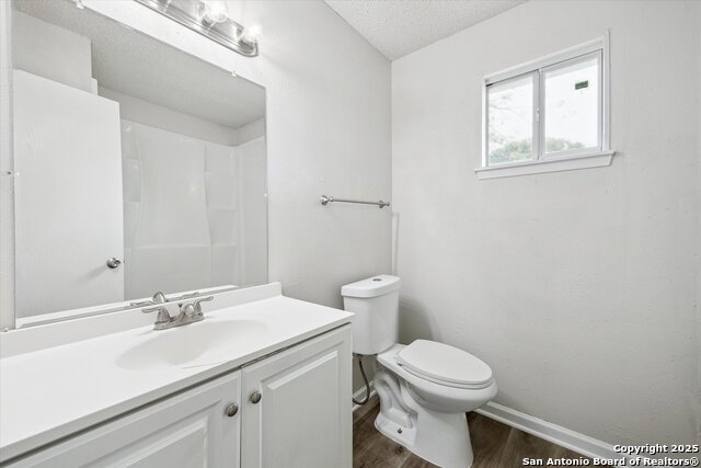 Image 16 of 29 For 11331 Woollcott
