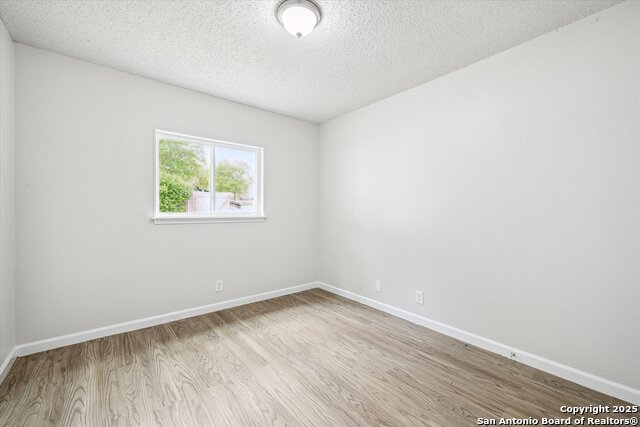 Image 18 of 29 For 11331 Woollcott