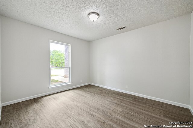 Image 19 of 29 For 11331 Woollcott