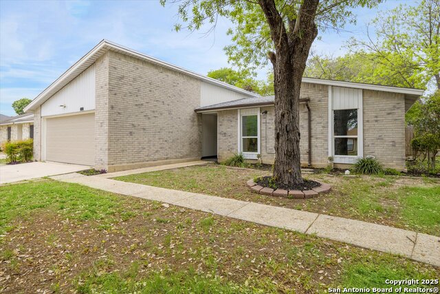 Image 2 of 29 For 11331 Woollcott
