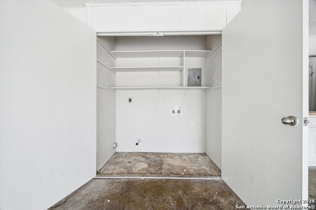 Image 20 of 29 For 11331 Woollcott