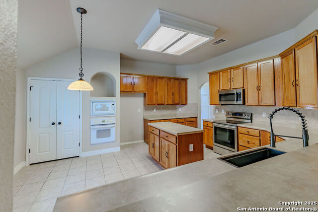Image 17 of 52 For 26923 Trinity Heights