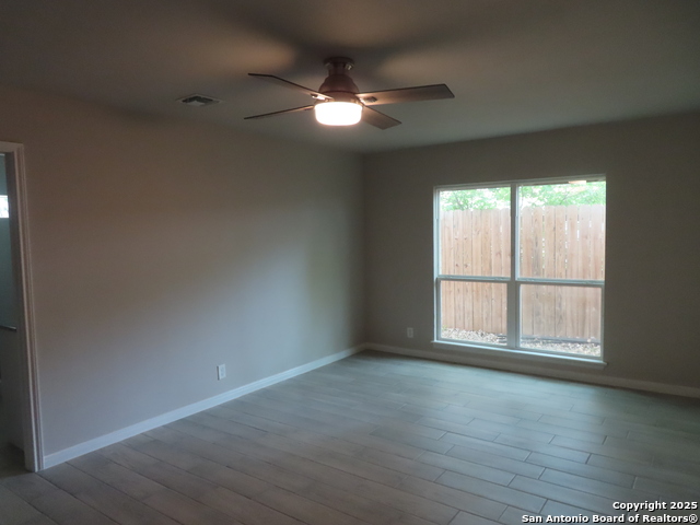 Image 12 of 18 For 8355 Tuxford