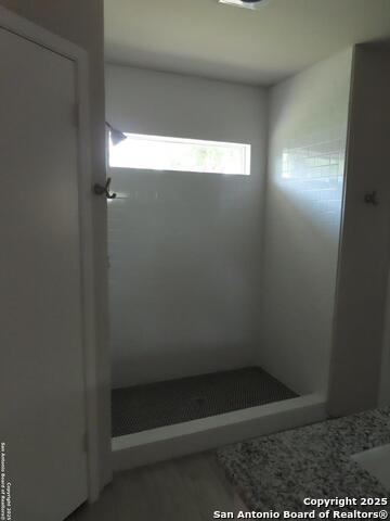 Image 13 of 18 For 8355 Tuxford