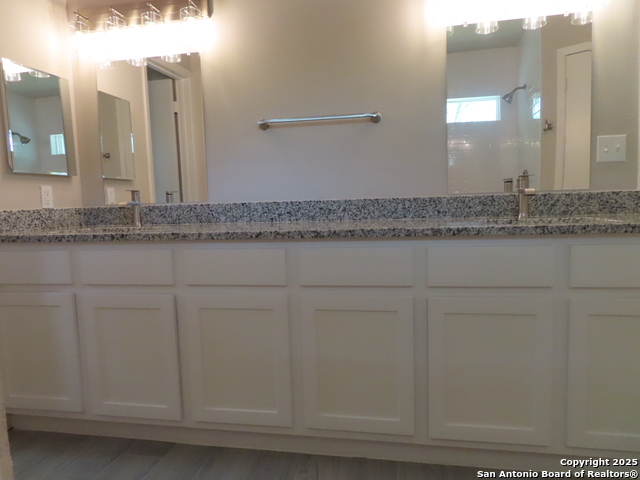 Image 14 of 18 For 8355 Tuxford