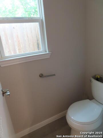 Image 16 of 18 For 8355 Tuxford