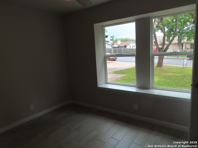 Image 8 of 18 For 8355 Tuxford