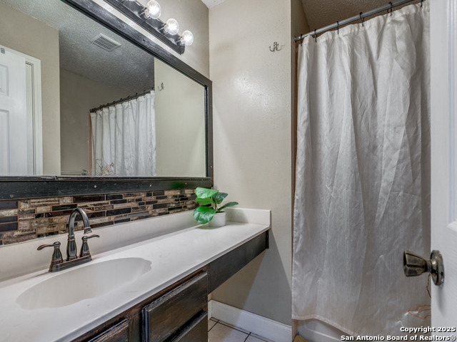 Image 9 of 12 For 6208 Les Harrison Dr
