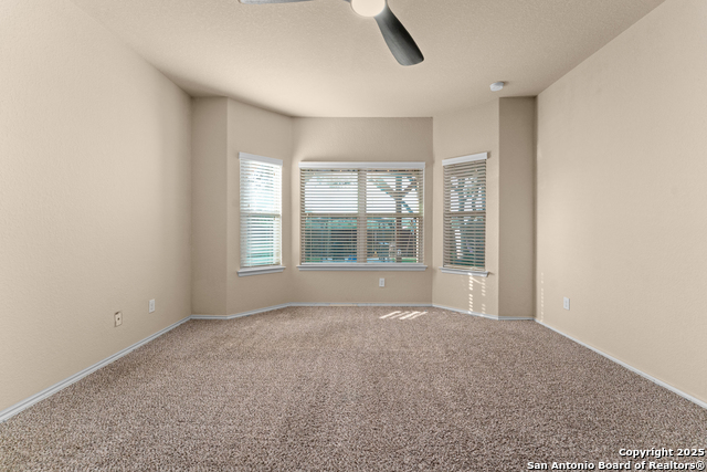 Listing photo id 8 for 1718 Gray Fox Creek