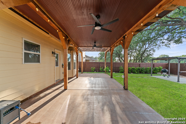 Listing photo id 24 for 1718 Gray Fox Creek