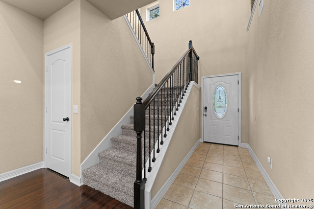 Listing photo id 1 for 1718 Gray Fox Creek