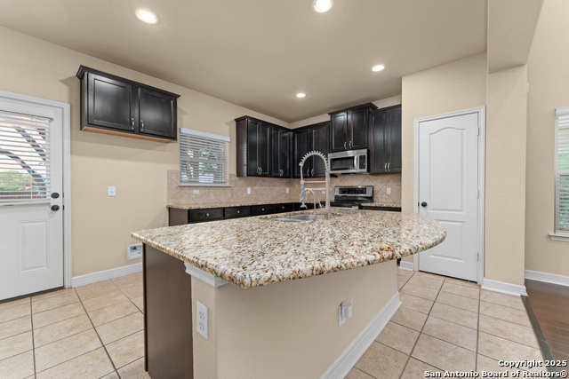 Listing photo id 5 for 1718 Gray Fox Creek