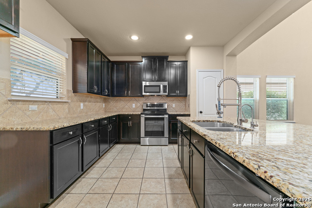 Listing photo id 6 for 1718 Gray Fox Creek