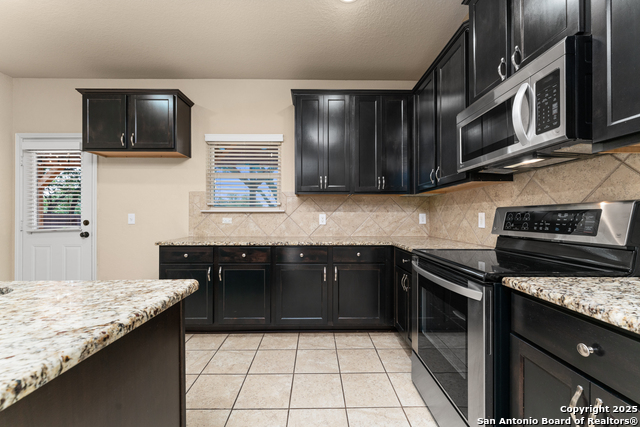 Listing photo id 7 for 1718 Gray Fox Creek