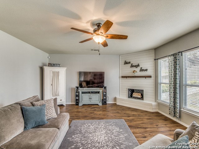 Listing photo id 3 for 21206 Villa Valencia