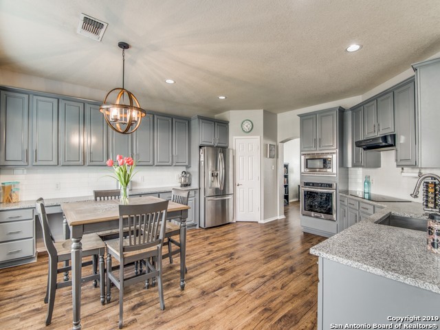 Listing photo id 5 for 21206 Villa Valencia