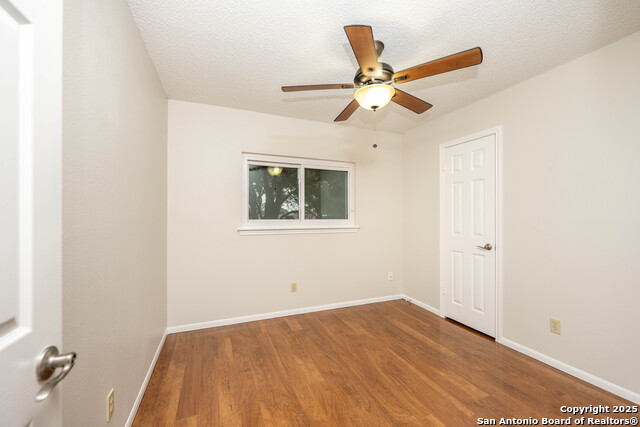Listing photo id 11 for 13610 Possum Cv