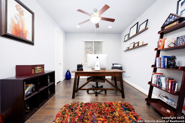 Image 14 of 44 For 21902 Waldon Manor