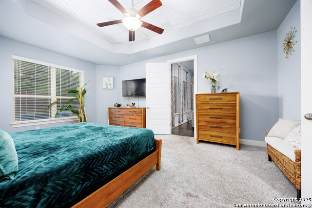 Image 18 of 44 For 21902 Waldon Manor