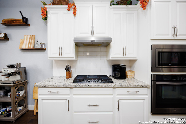 Image 27 of 44 For 21902 Waldon Manor