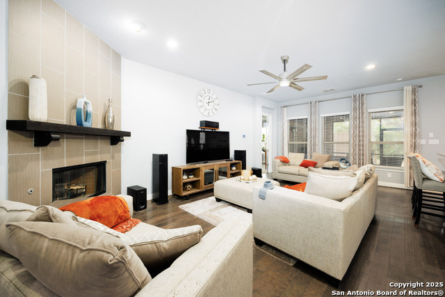 Image 33 of 44 For 21902 Waldon Manor