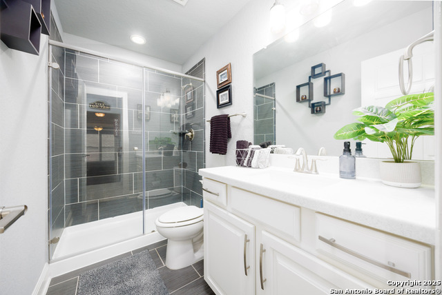 Image 36 of 44 For 21902 Waldon Manor