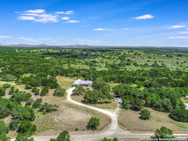 Details for 725 Lonesome Loop, Blanco, TX 78606