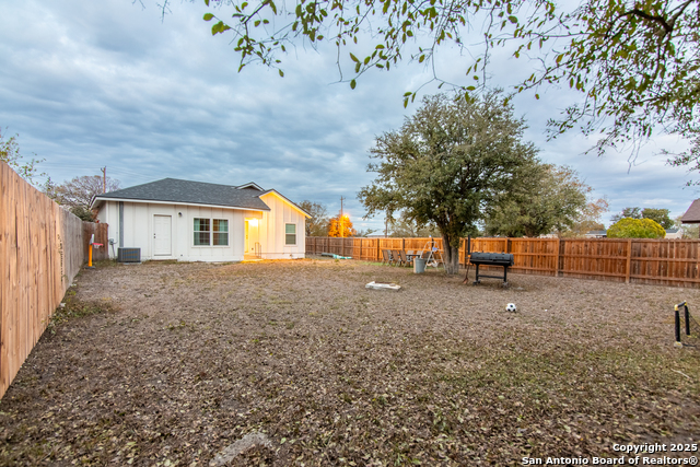 Image 15 of 16 For 616 Anona  