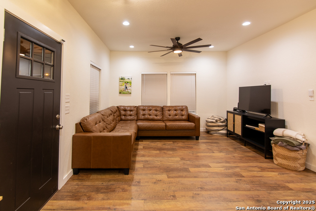 Image 4 of 16 For 616 Anona  