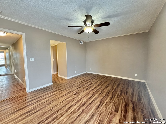 Image 19 of 27 For 7614 Castle Green