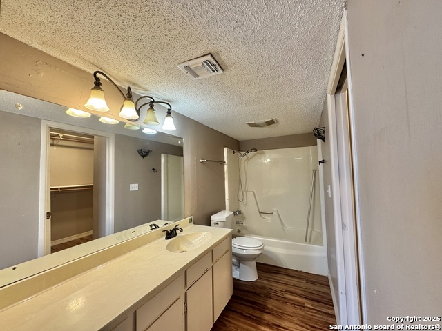 Image 20 of 27 For 7614 Castle Green