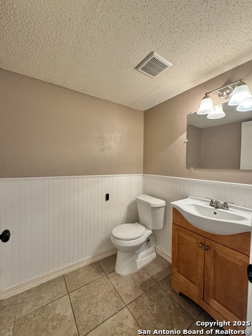 Image 9 of 27 For 7614 Castle Green