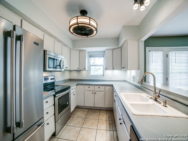 Image 10 of 25 For 9327 Fernglen Dr
