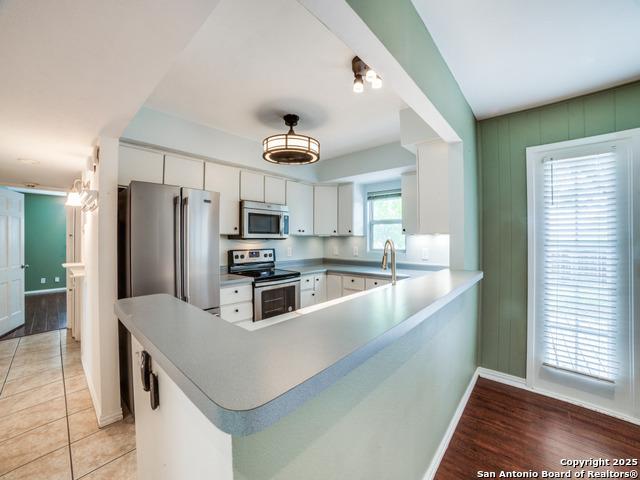 Image 12 of 25 For 9327 Fernglen Dr