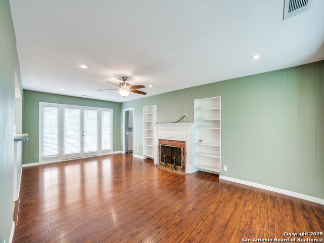 Image 4 of 25 For 9327 Fernglen Dr