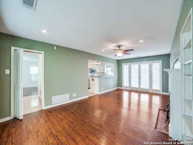Image 5 of 25 For 9327 Fernglen Dr
