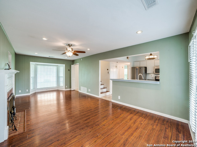 Image 6 of 25 For 9327 Fernglen Dr