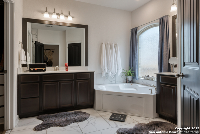 Listing photo id 10 for 1531 Esser Crossing