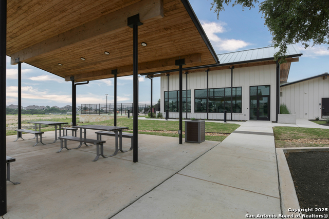 Listing photo id 39 for 1531 Esser Crossing