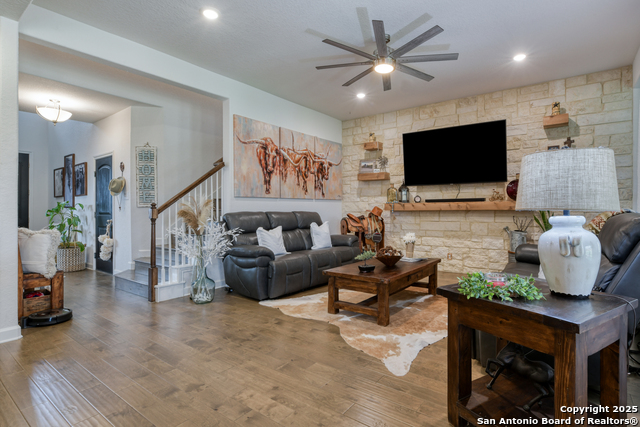 Listing photo id 4 for 1531 Esser Crossing